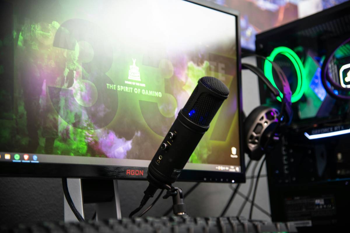 Ultimate Guide Streaming Hardware Setup: Stop Buffering, Start Broadcasting